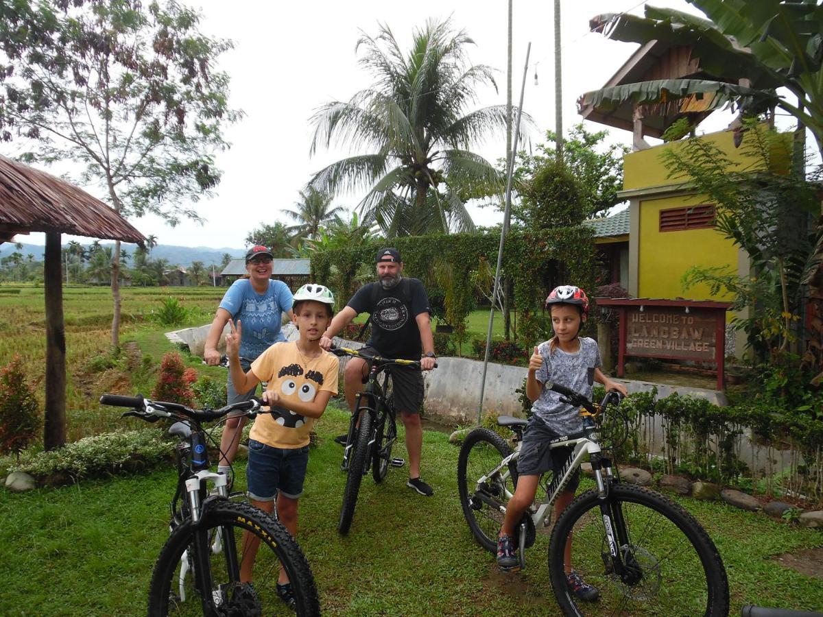 בוקיט לוואנג Ambow Homestay Jungle Trekking & Village Tour מראה חיצוני תמונה