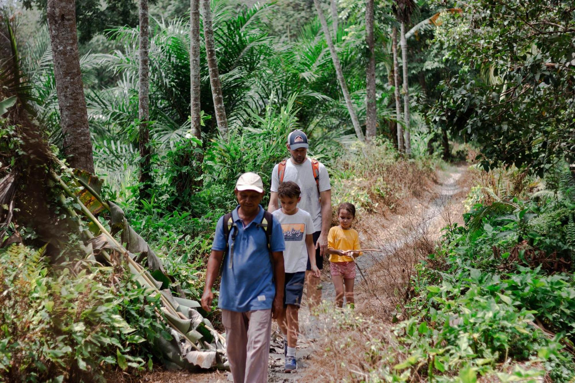 בוקיט לוואנג Ambow Homestay Jungle Trekking & Village Tour מראה חיצוני תמונה