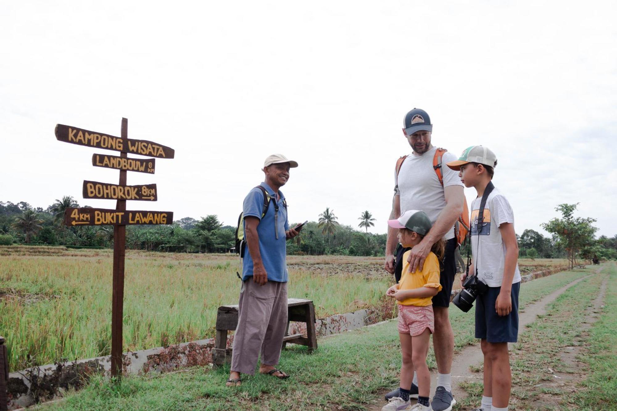 בוקיט לוואנג Ambow Homestay Jungle Trekking & Village Tour מראה חיצוני תמונה