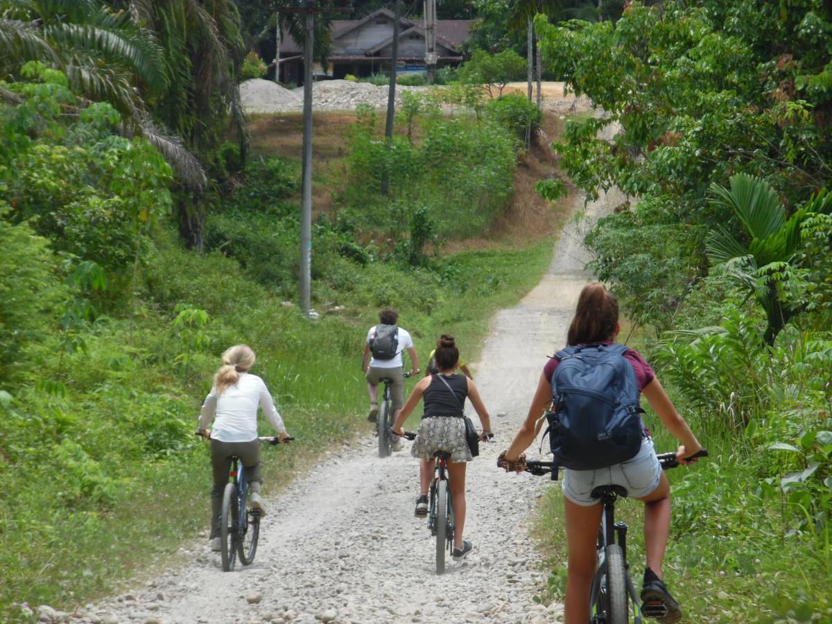 בוקיט לוואנג Ambow Homestay Jungle Trekking & Village Tour מראה חיצוני תמונה