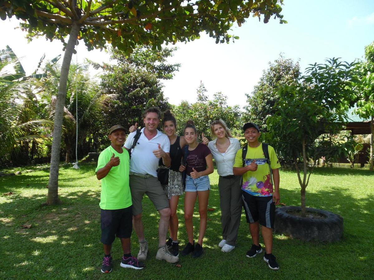 בוקיט לוואנג Ambow Homestay Jungle Trekking & Village Tour מראה חיצוני תמונה