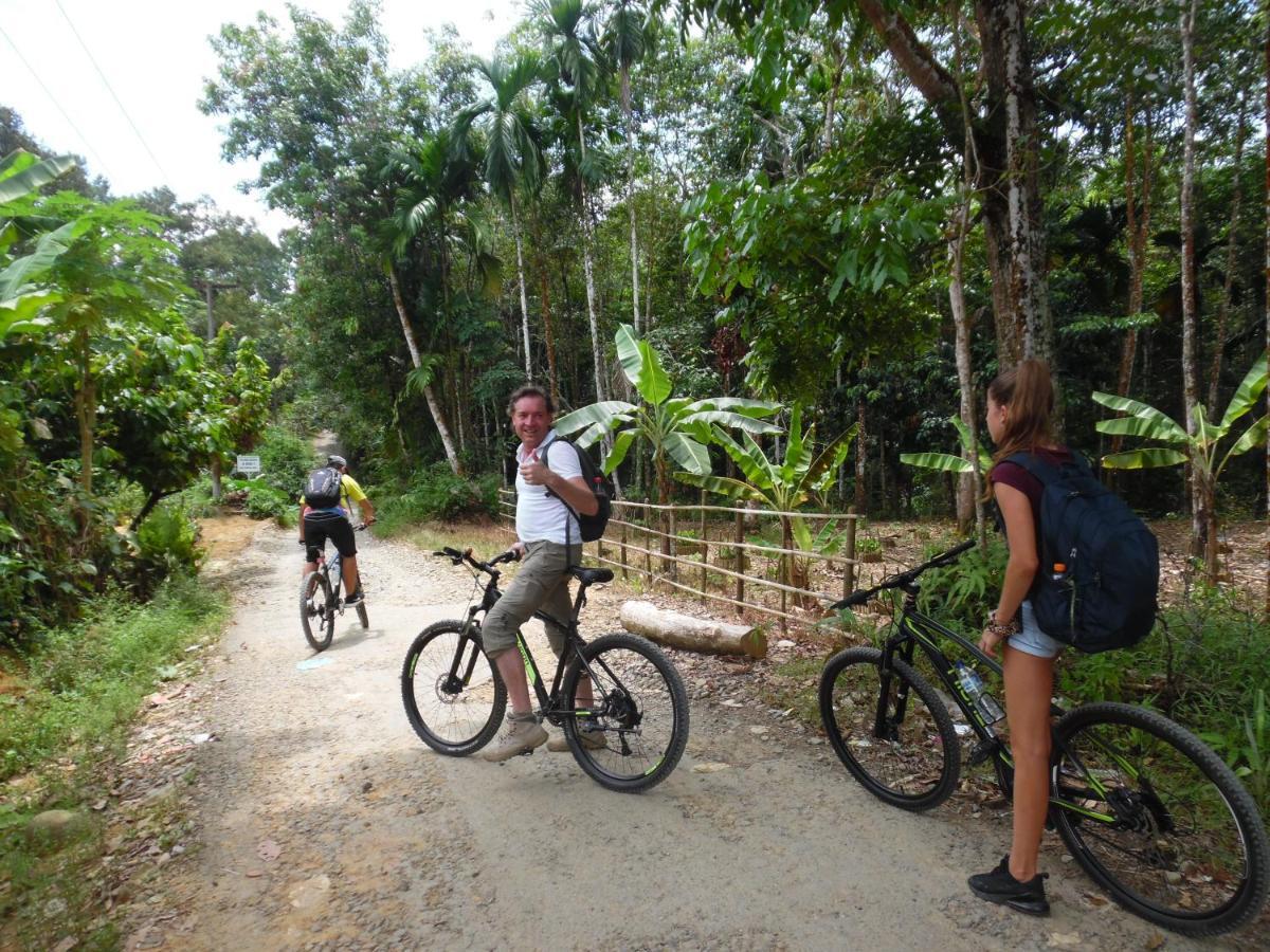 בוקיט לוואנג Ambow Homestay Jungle Trekking & Village Tour מראה חיצוני תמונה