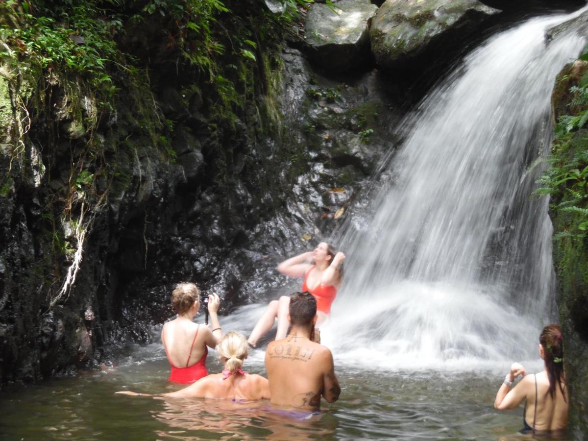 בוקיט לוואנג Ambow Homestay Jungle Trekking & Village Tour מראה חיצוני תמונה