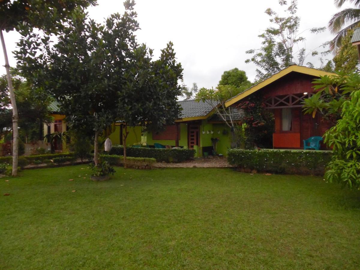 בוקיט לוואנג Ambow Homestay Jungle Trekking & Village Tour מראה חיצוני תמונה