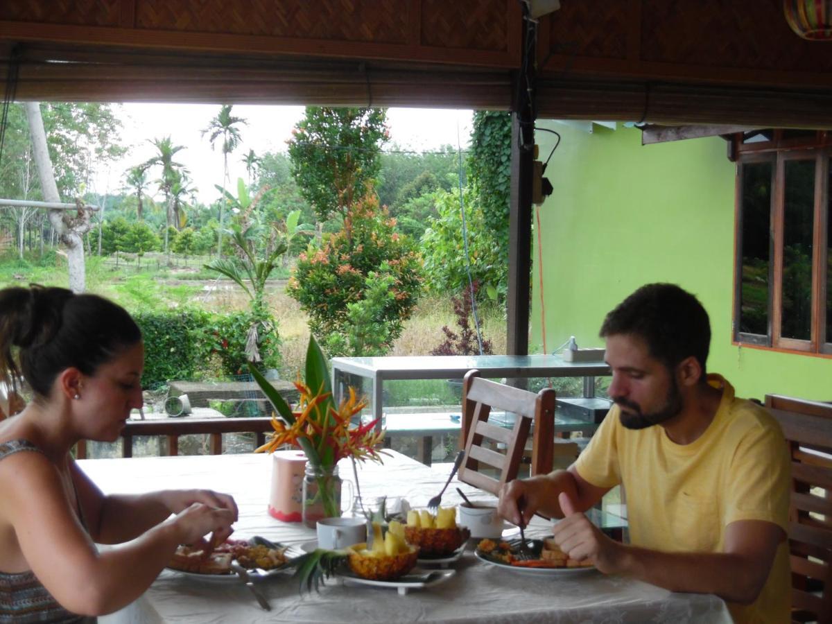 בוקיט לוואנג Ambow Homestay Jungle Trekking & Village Tour מראה חיצוני תמונה